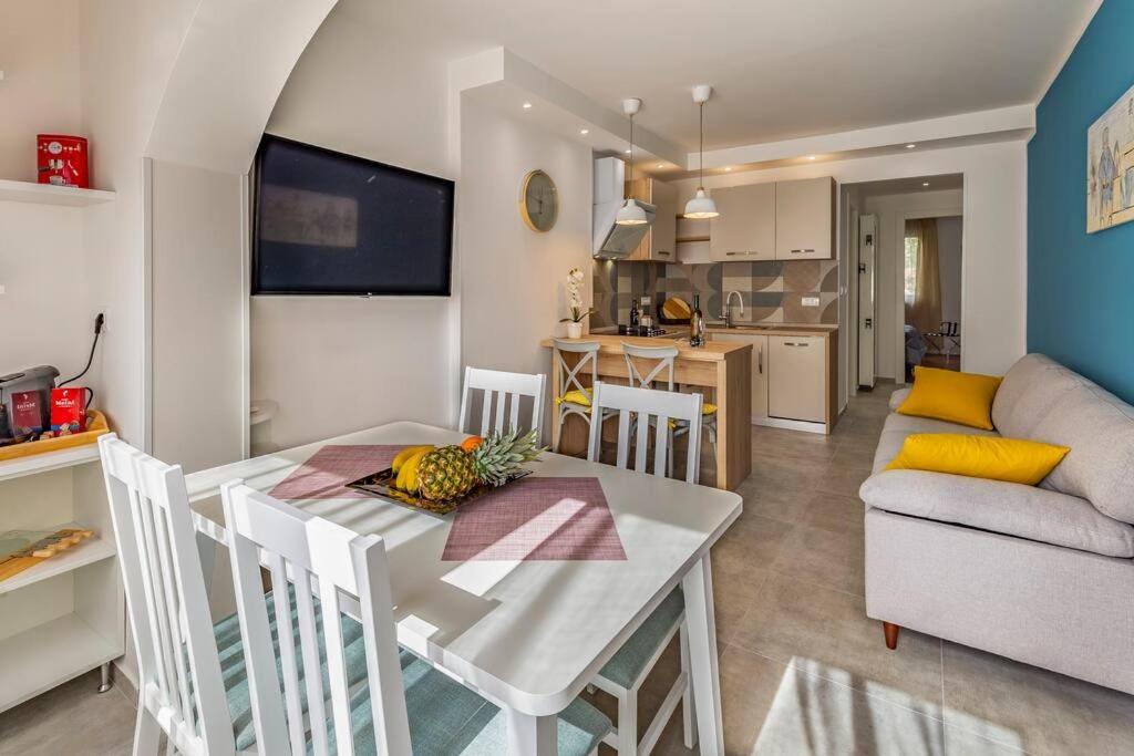 New Two Bedroom Apartment Maloni Πούλα Εξωτερικό φωτογραφία