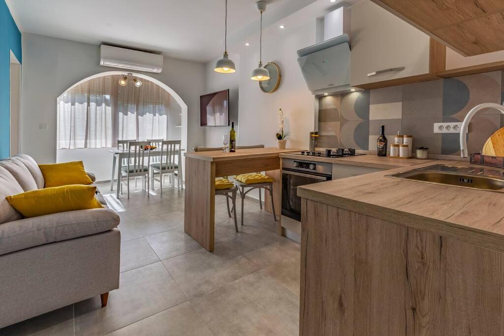 New Two Bedroom Apartment Maloni Πούλα Εξωτερικό φωτογραφία