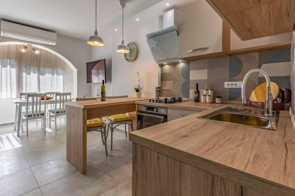 New Two Bedroom Apartment Maloni Πούλα Εξωτερικό φωτογραφία