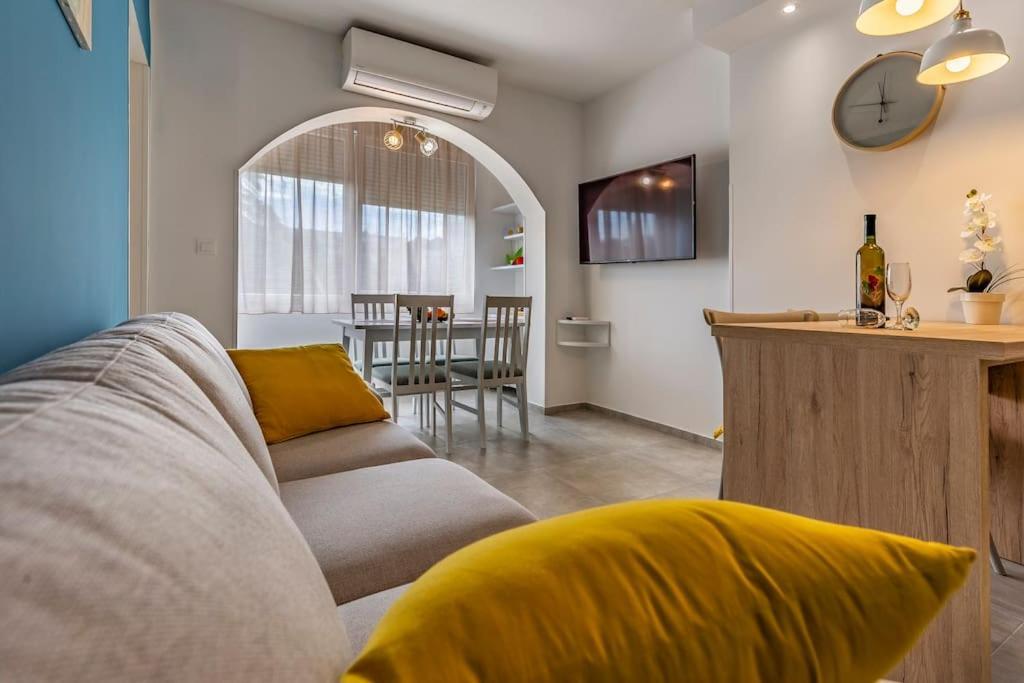 New Two Bedroom Apartment Maloni Πούλα Εξωτερικό φωτογραφία